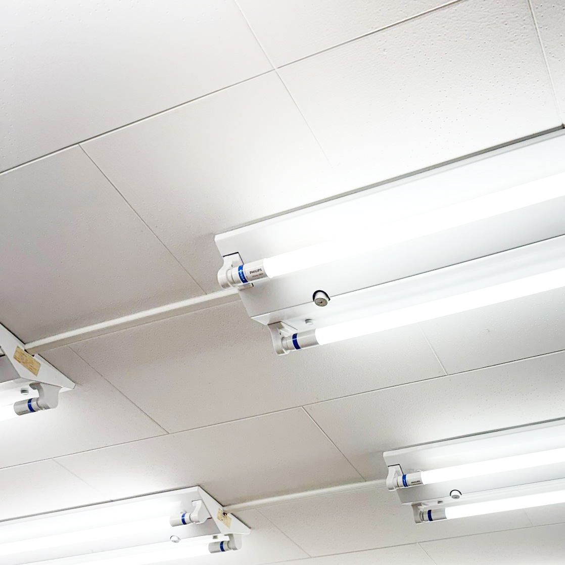 事務所内のLED照明導入